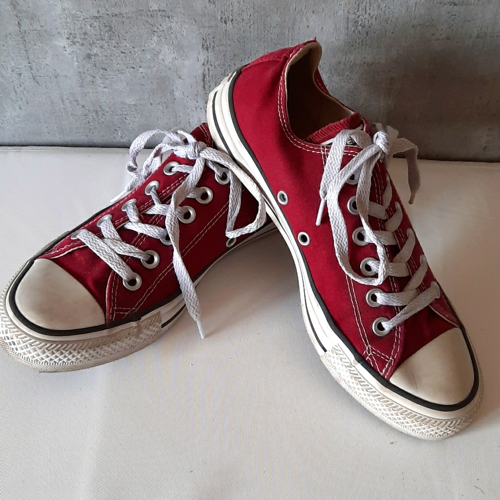 💥32 % off💥Red converse